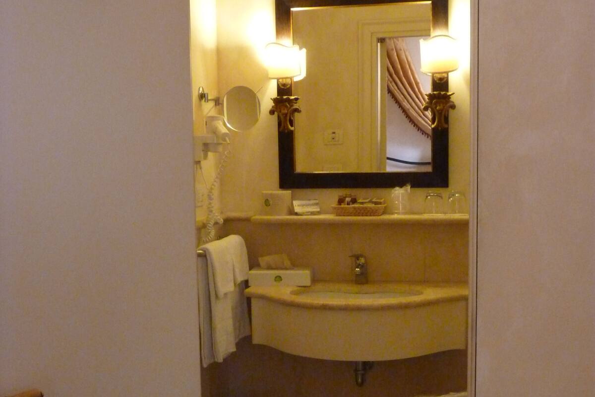 classic double room | bathroom | combined shower/bathtub, hair dryer, slippers, towels