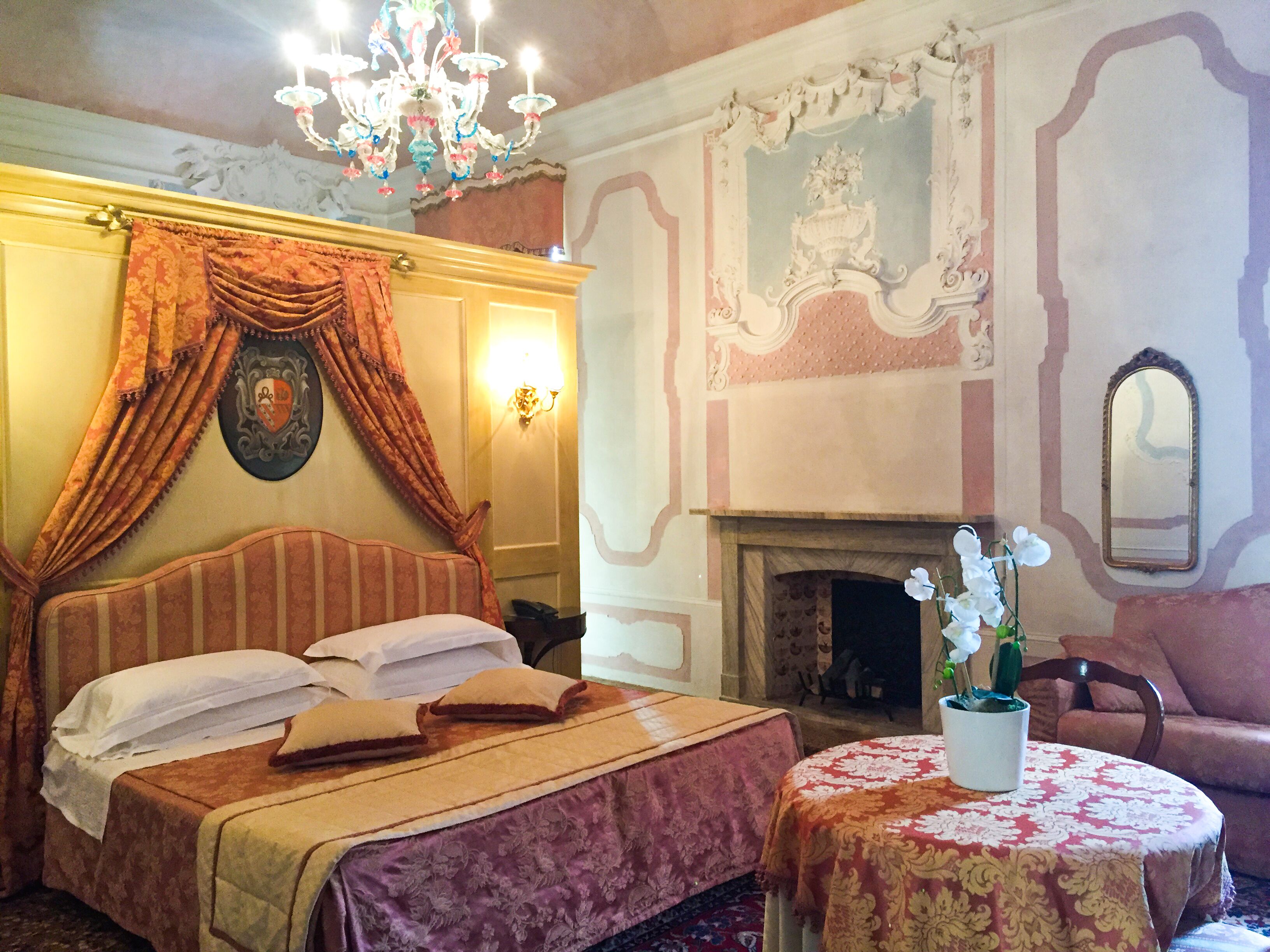 junior studio suite, 1 bedroom | 1 bedroom, minibar, in-room safe, desk