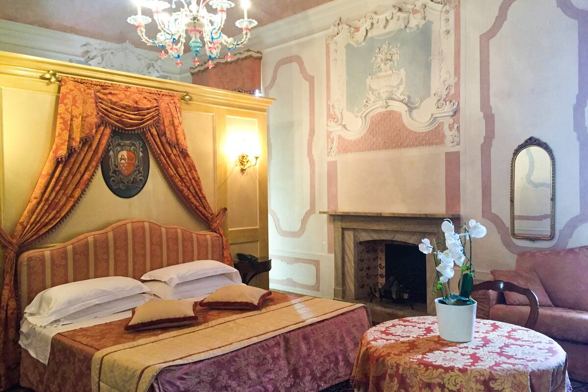 junior studio suite, 1 bedroom | 1 bedroom, minibar, in-room safe, desk