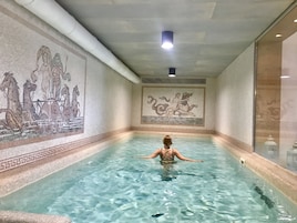 Indoor spa tub