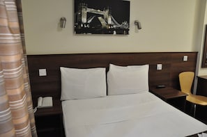 Standard Double Room | Iron/ironing board, free WiFi, bed sheets - Ascot Hyde Park Hotel (London)
