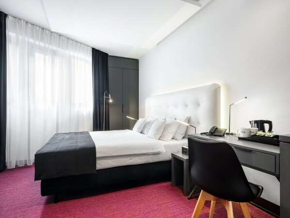 Hypo-allergenic bedding, in-room safe, desk, laptop workspace