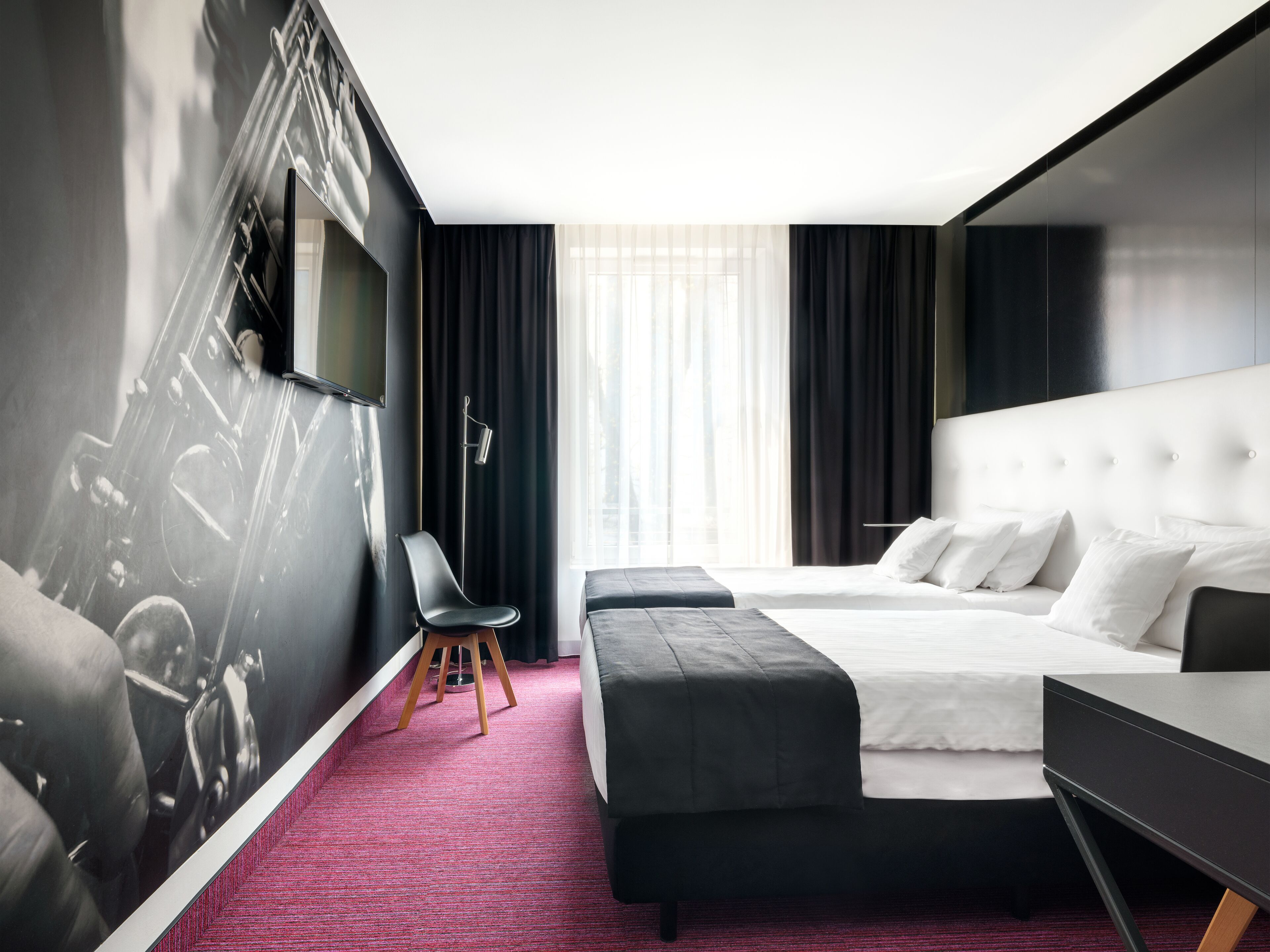 Quarto premium, 2 camas de solteiro, para não fumantes, geladeira | Roupas de cama antialérgicas, cofres nos quartos, escrivaninha