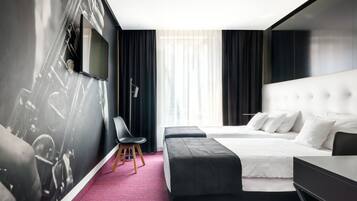 Quarto premium, 2 camas de solteiro, para não fumantes, geladeira | Roupas de cama antialérgicas, cofres nos quartos, escrivaninha