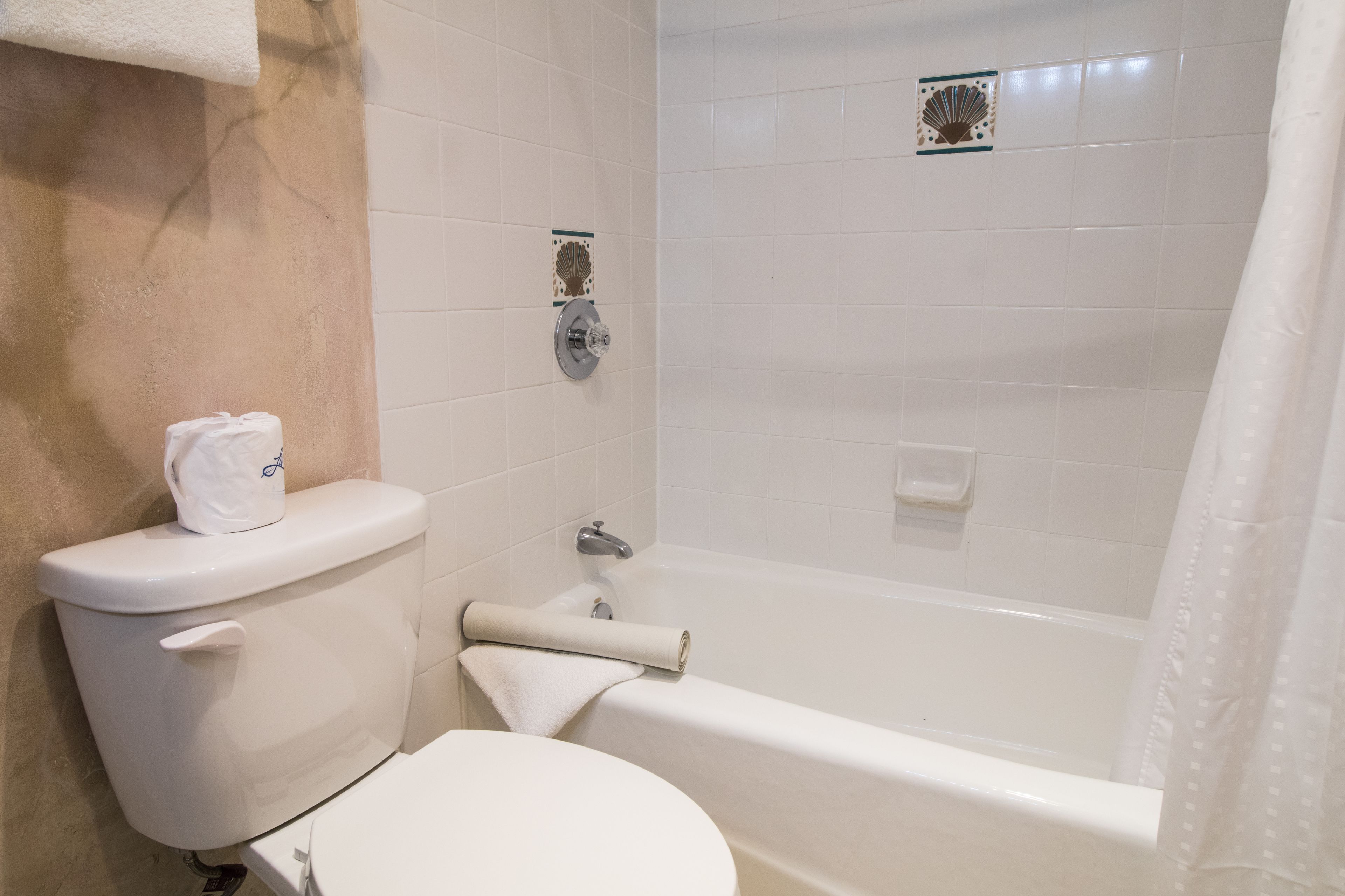 standard room, 2 queen beds | bathroom | combined shower/bathtub, free toiletries, hair dryer, towels