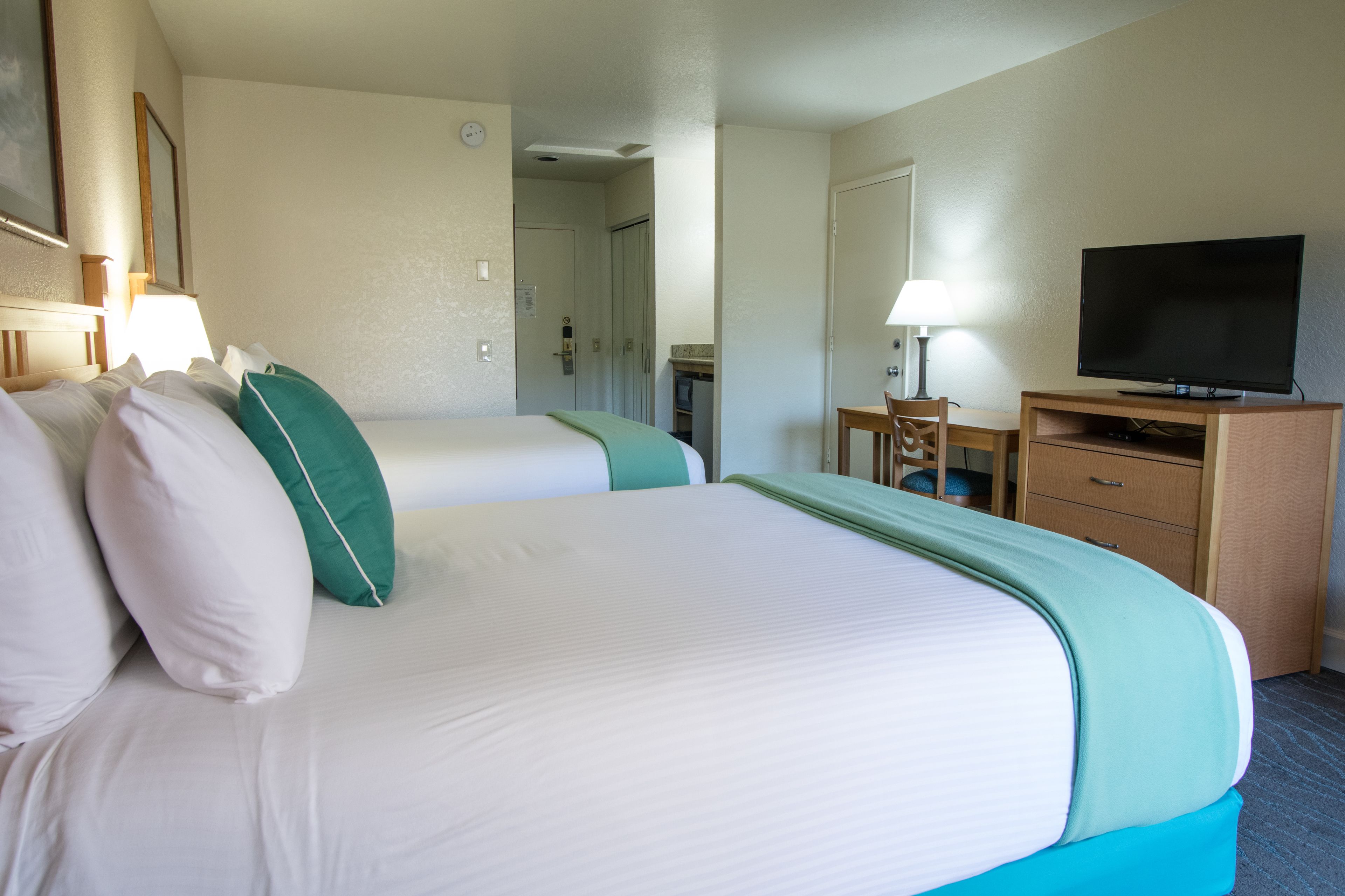 standard room, 2 queen beds | living area | 32-inch flat-screen tv with cable channels, tv