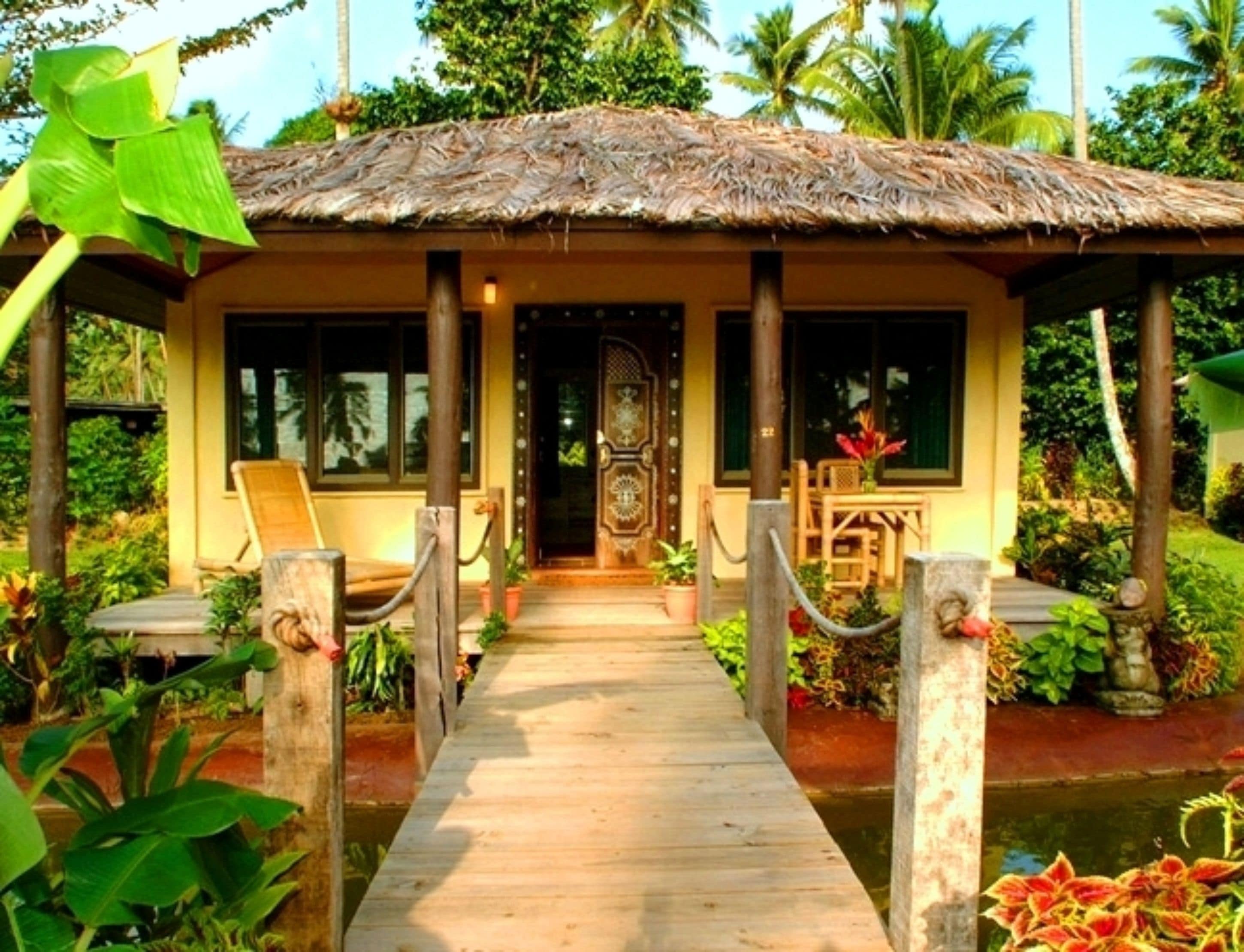 Premium bedding, in-room safe, WiFi, bed sheets