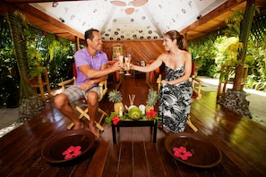 Couples treatment rooms, body treatments, aromatherapy