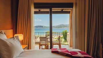 Suite with Sea View | Premium bedding, down comforters, minibar, in-room safe