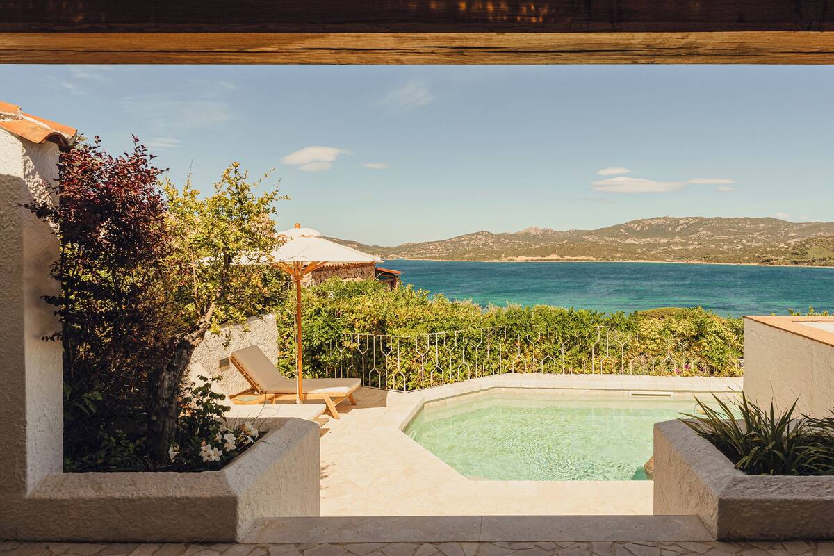Suite (Mountain Pool) | Literie de qualité supérieure, couette en duvet d'oie, minibar