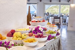 Desayuno completo incluido todos los días 