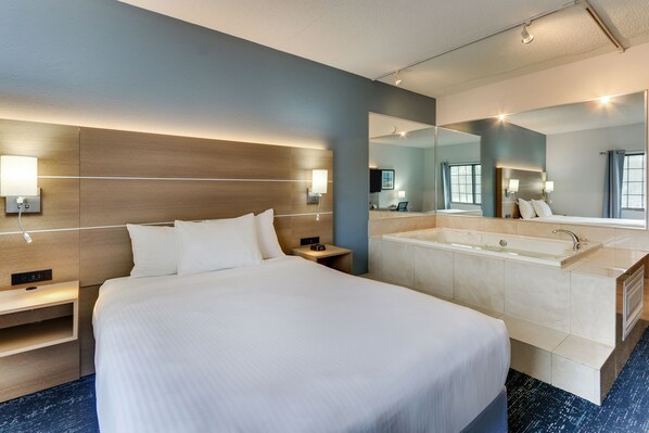 Premium Room, 1 Queen Bed, Jetted Tub (No View) | In-room safe, desk, iron/ironing board, free WiFi - ParkShore Resort (Traverse City)