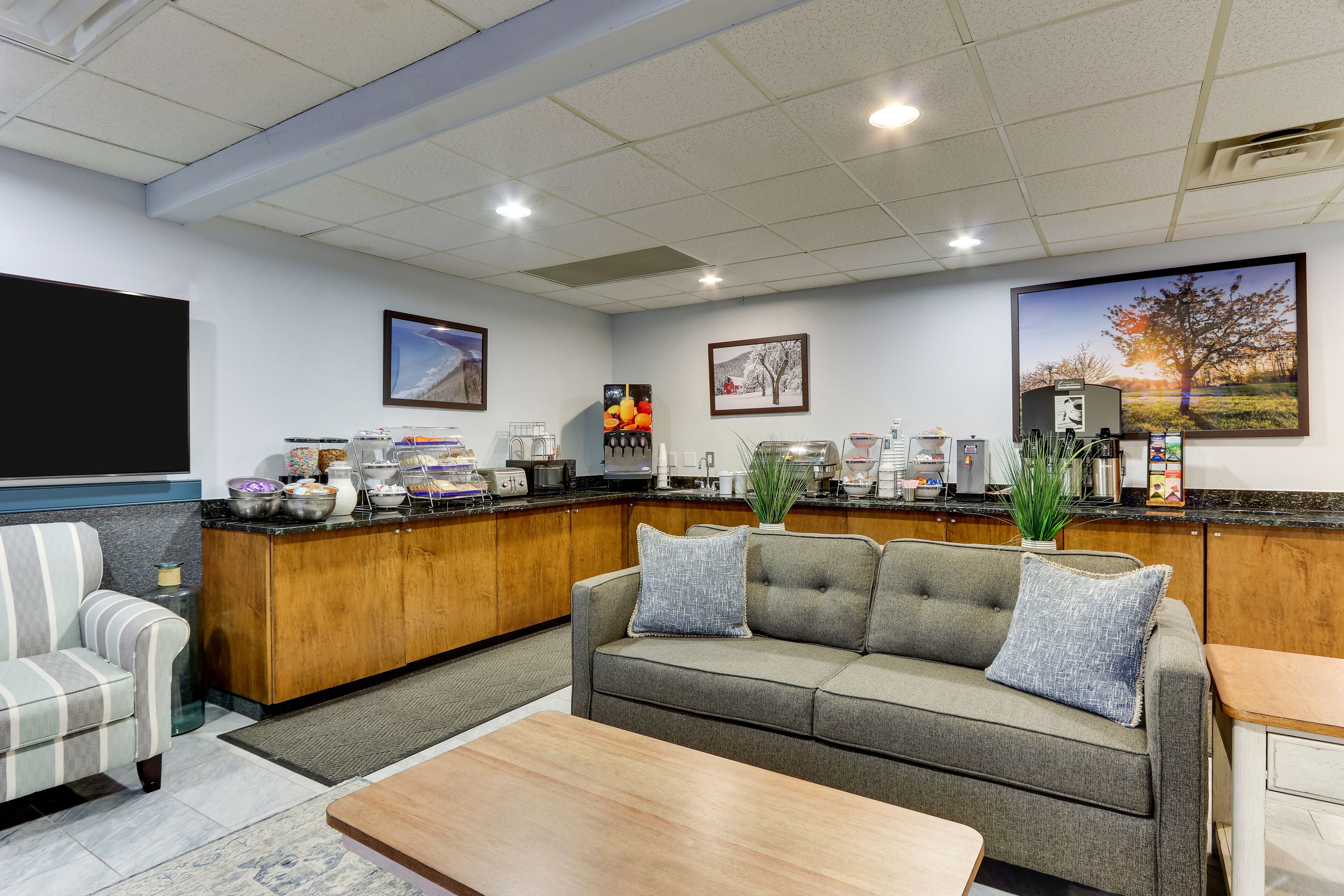 daily buffet breakfast (usd 10.99 per person)