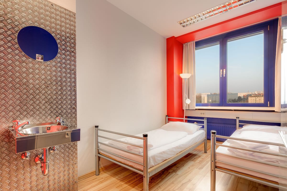 Blackout drapes, WiFi (free), bed sheets