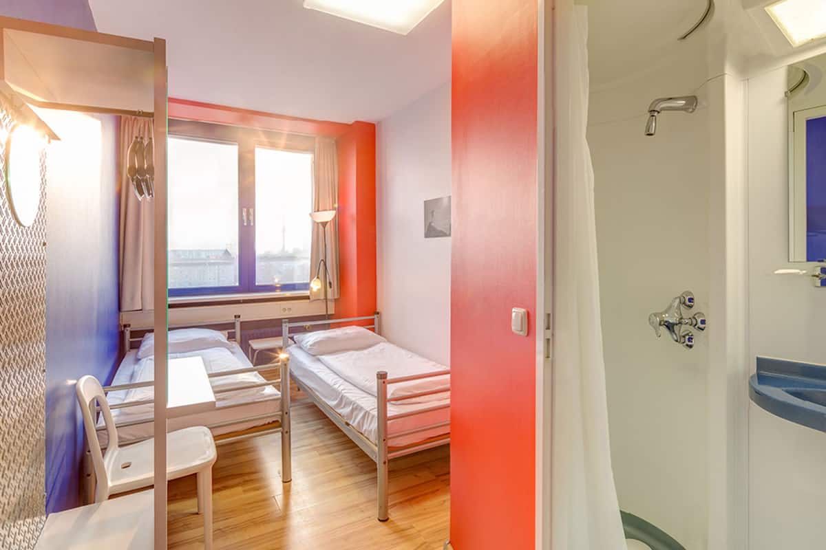 Twin | Blackout drapes, WiFi (free), bed sheets