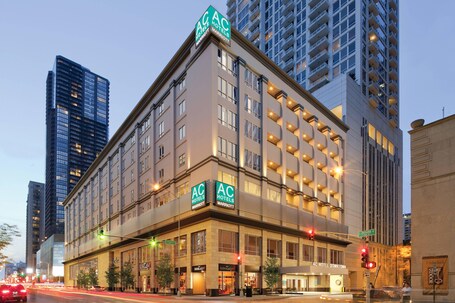 AC Hotels by Marriott Chicago Downtown - Image 3