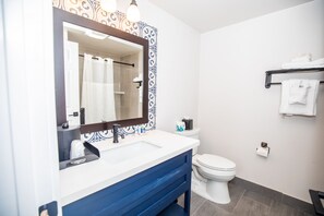 Hårføner, håndklær, såpe og sjampo