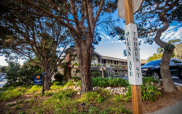 Street view - Comfort Inn Carmel By The Sea (Carmel)