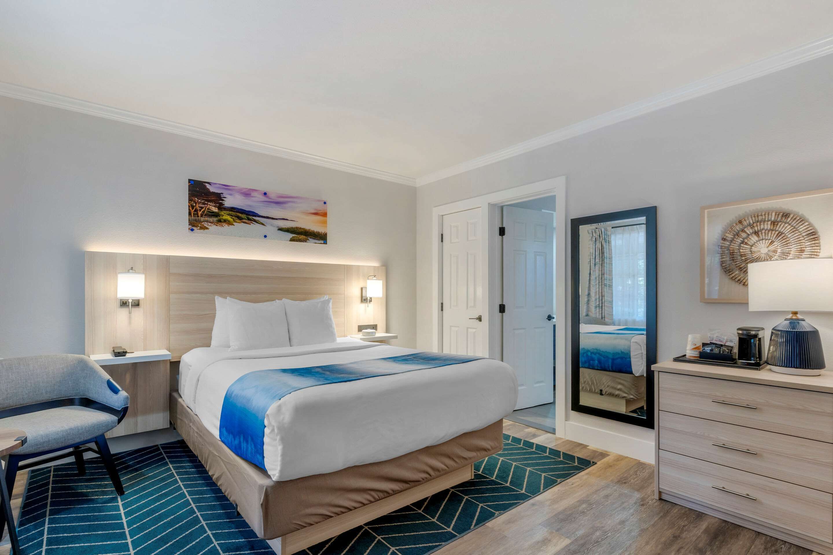 in-room safe, desk, laptop workspace, blackout curtains