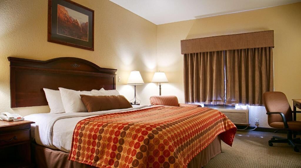Individually furnished, desk, iron/ironing board, free WiFi