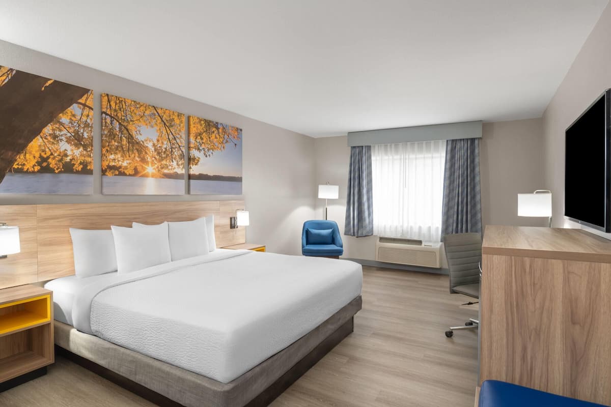 Ameublement unique, bureau, fer et planche Ă repasser