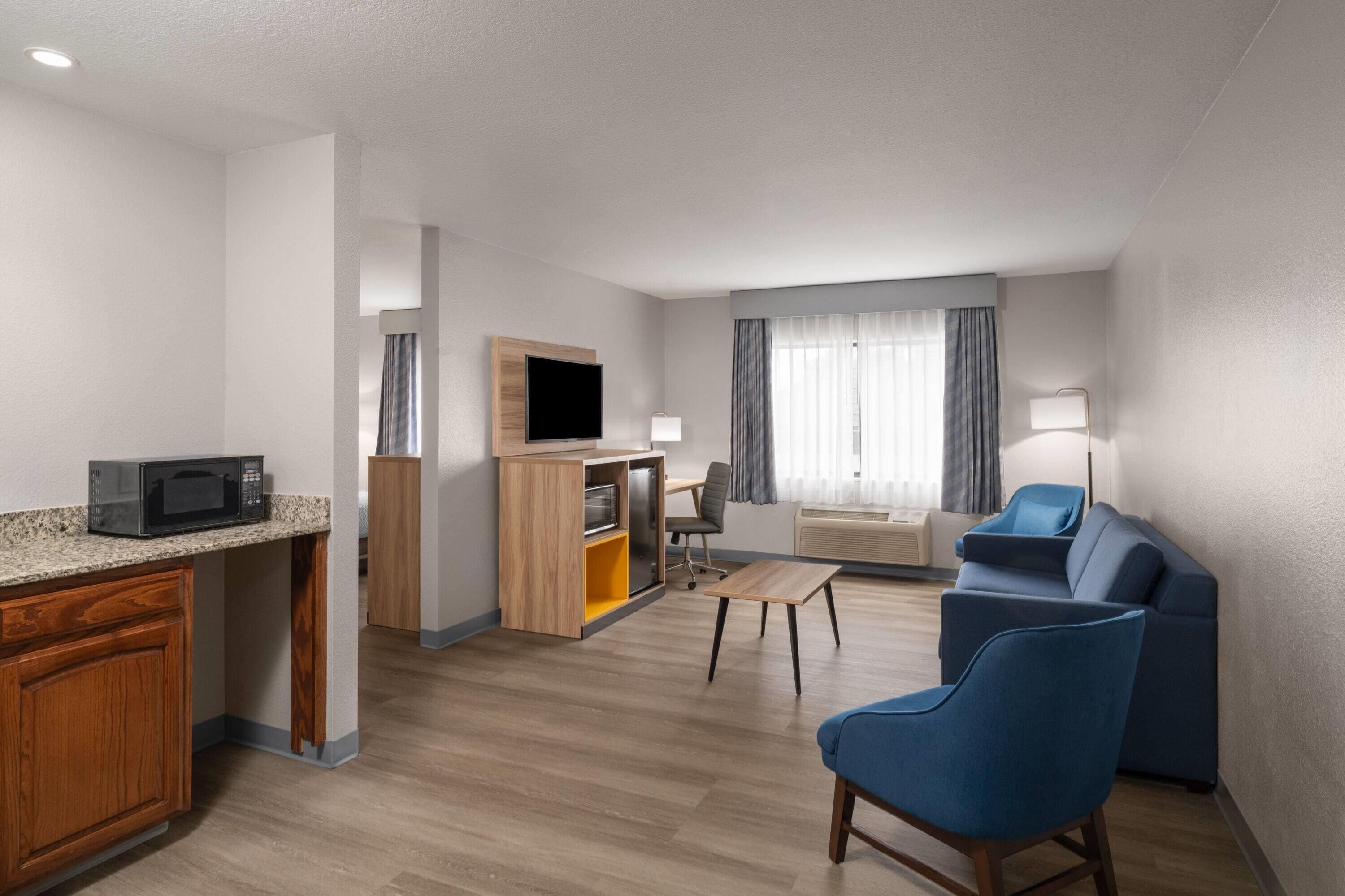 Suite, 1 très grand lit, non-fumeur | Ameublement unique, bureau, fer et planche à repasser