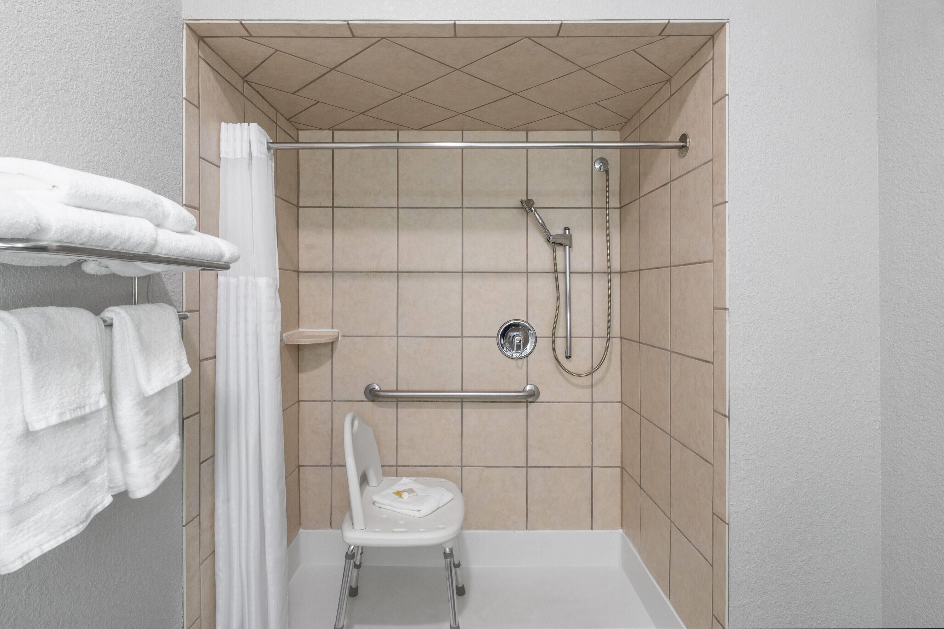 Salle de bain accessible aux personnes à mobilité réduite