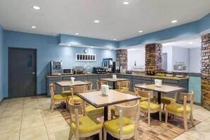 Free daily buffet breakfast - Days Inn by Wyndham Coffeyville (Coffeyville)