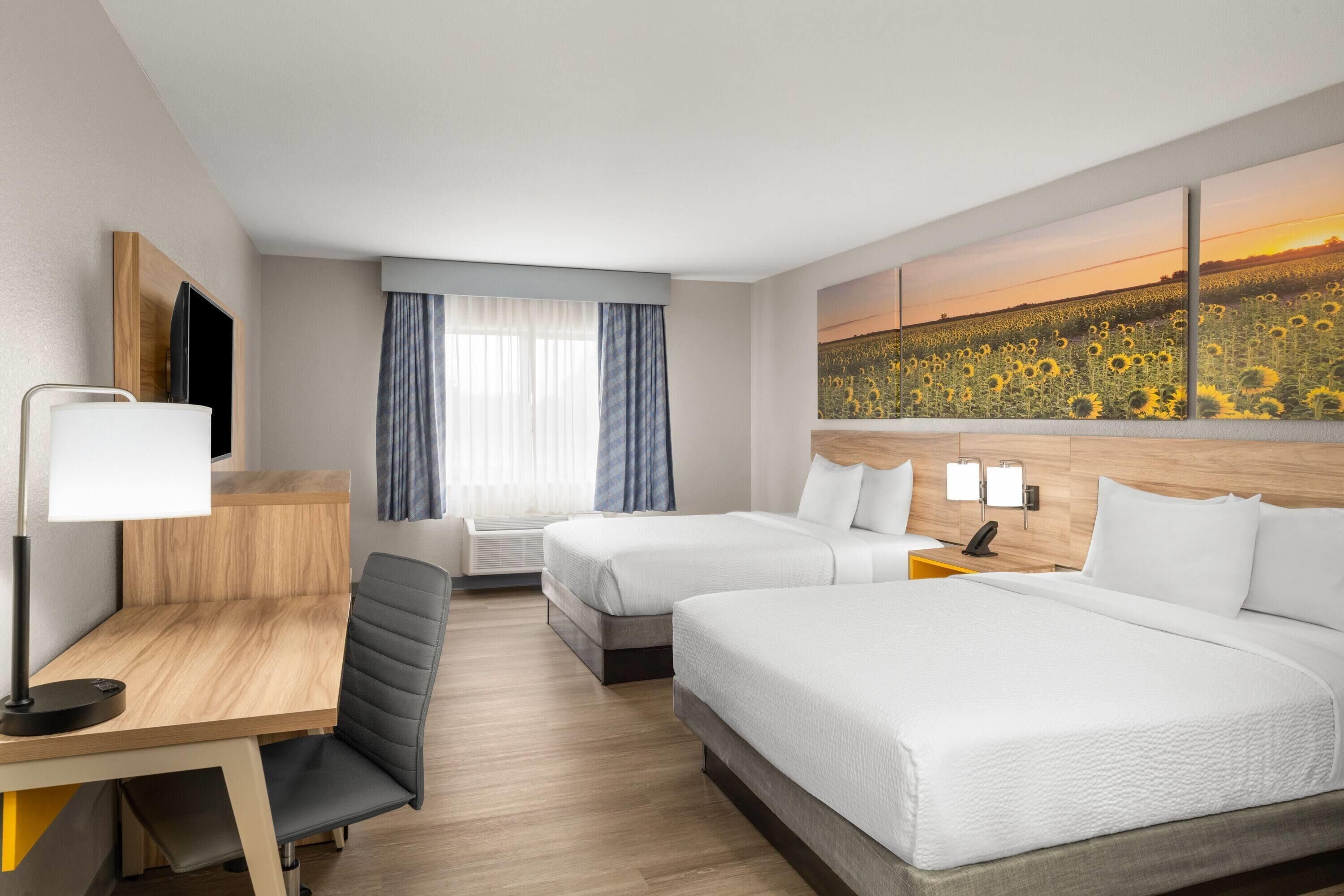 Chambre, 2 grands lits, non-fumeur | Ameublement unique, bureau, fer et planche à repasser