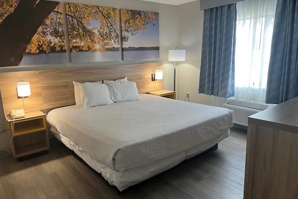 Suite, 1 King Bed, Non Smoking