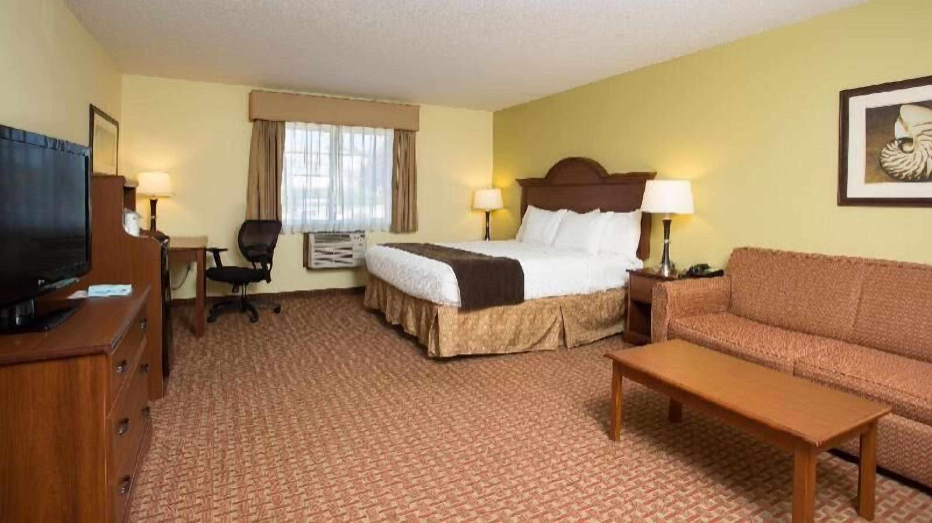 Premium bedding, individually decorated, individually furnished, desk