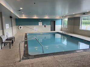 Indoor pool, open 9:00 AM to 10:00 PM, sun loungers - avid hotel Lancaster by IHG (Lancaster)