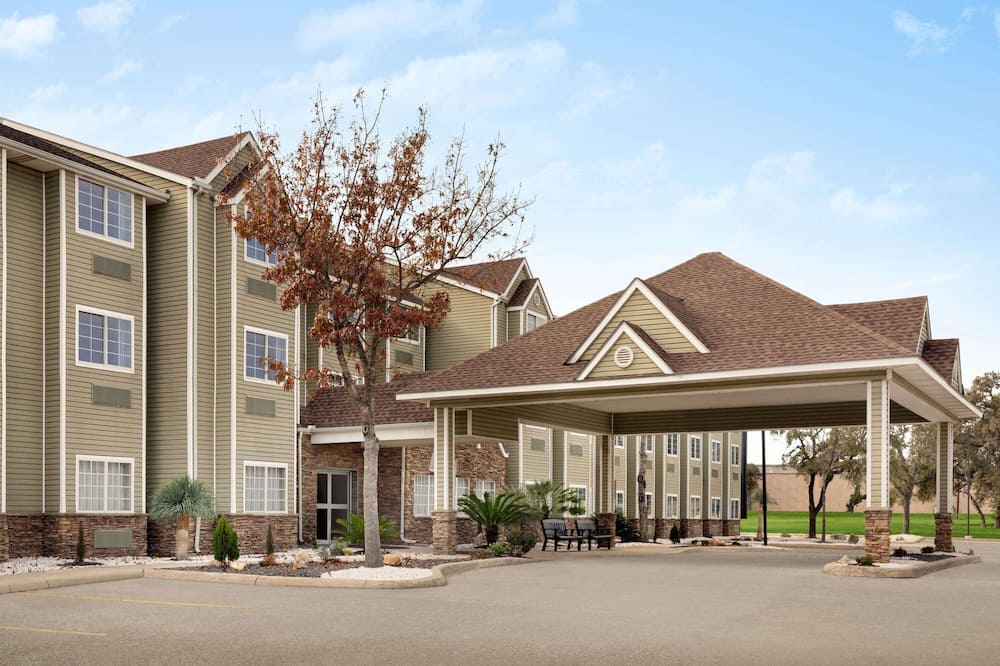 Super 8 by Wyndham San Antonio Airport North