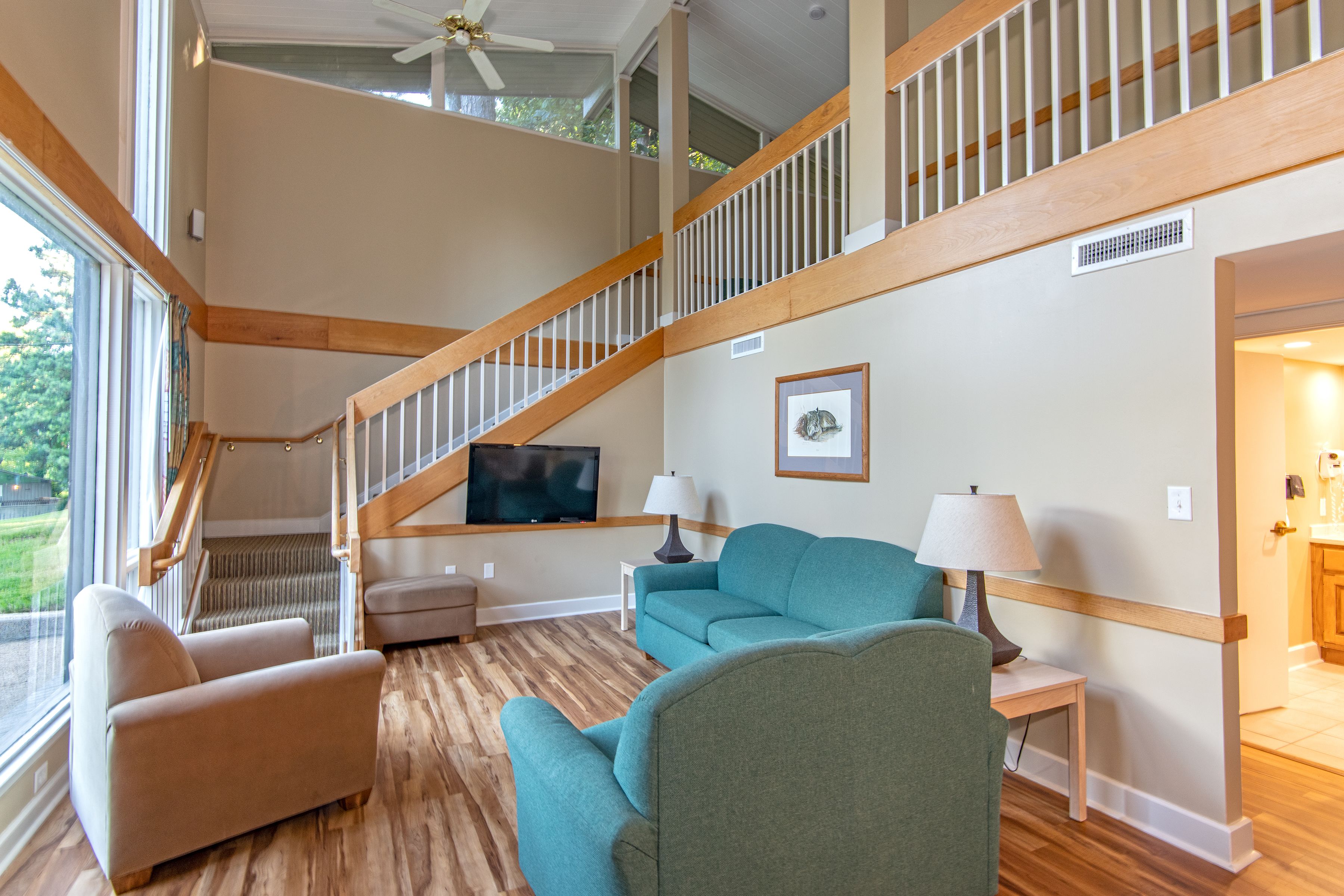 1 bedroom, desk, blackout curtains, soundproofing