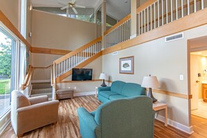 1 bedroom, desk, blackout drapes, soundproofing