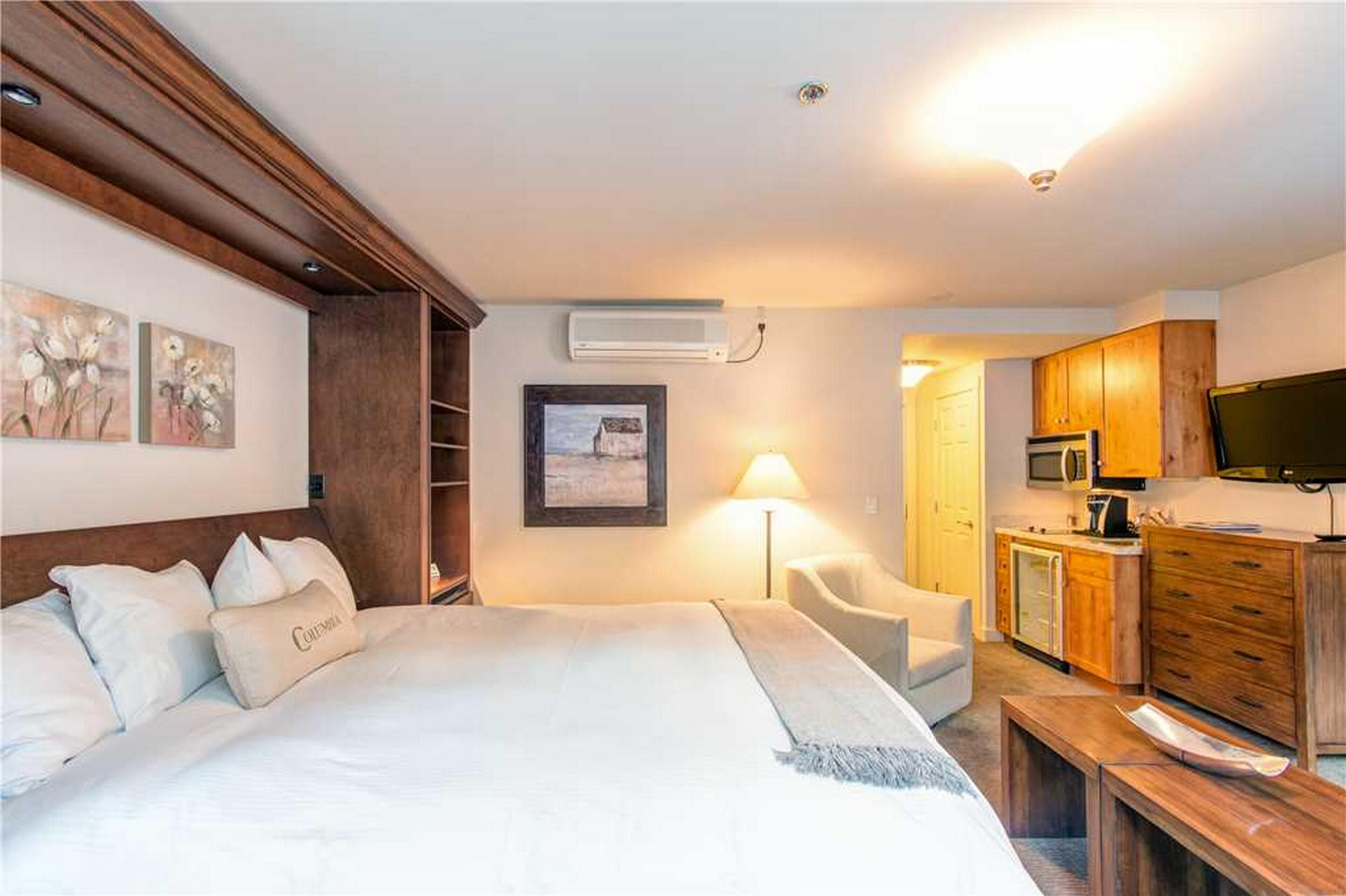 premium bedding, free wifi, bed sheets