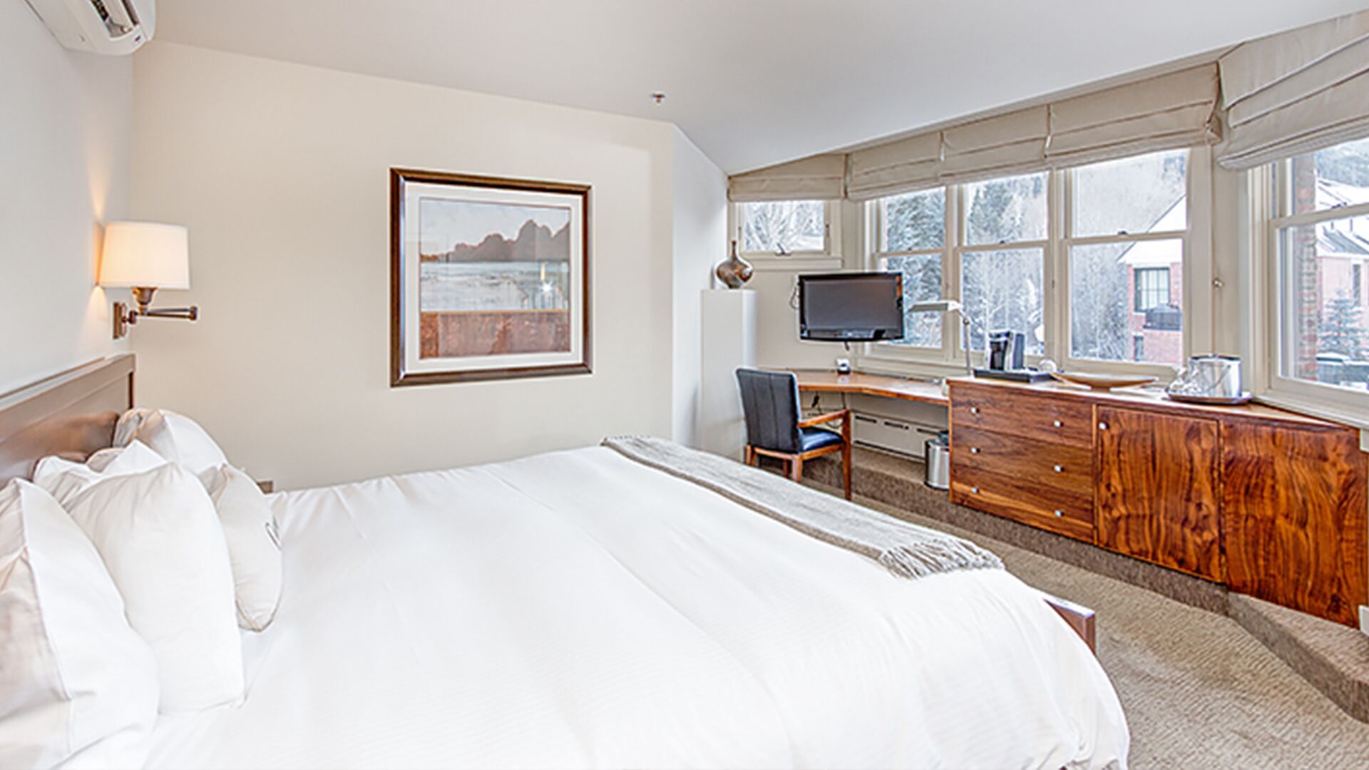 premium bedding, free wifi, bed sheets