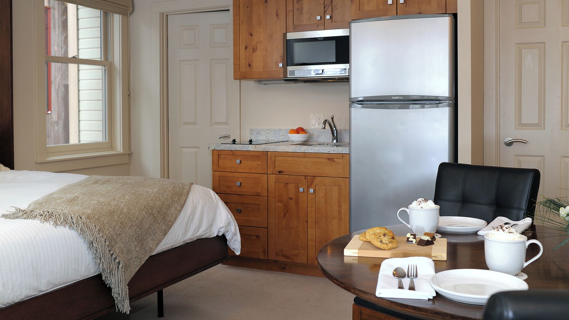 room (hotel columbia 30) | private kitchen | coffee/tea maker