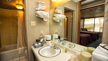 Artículos de tocador gratuitos, secador de pelo, toallas, jabón