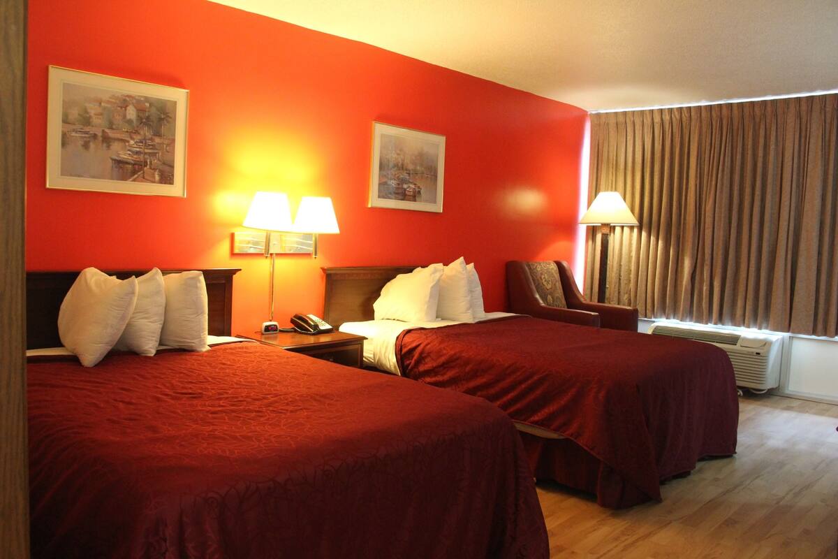 Cubrecamas, colchones con pillow-top y escritorio 