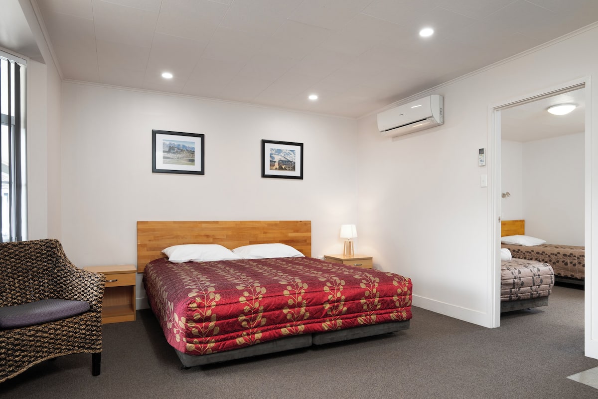 Suite familiare, 1 camera da letto | Ferro/asse da stiro, Wi-Fi gratuito, lenzuola