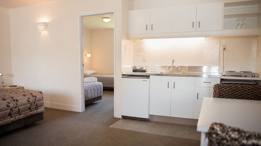 Colonial on Gladstone