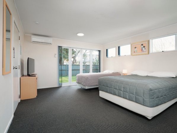 Superior Triple Room, Berbilang Katil | Seterika/papan seterika, Wi-fi percuma, cadar katil