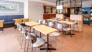 Buffet déjeuner gratuit tous les jours