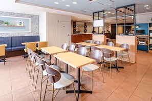 Free daily buffet breakfast - Comfort Hotel Narita (Narita)