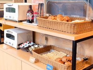 Buffet déjeuner gratuit tous les jours