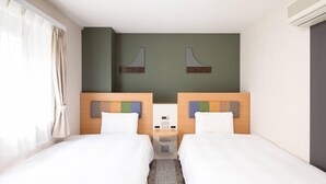 A hotel room with two single beds, a small table, and a nightstand. - Comfort Hotel Narita (Narita)
