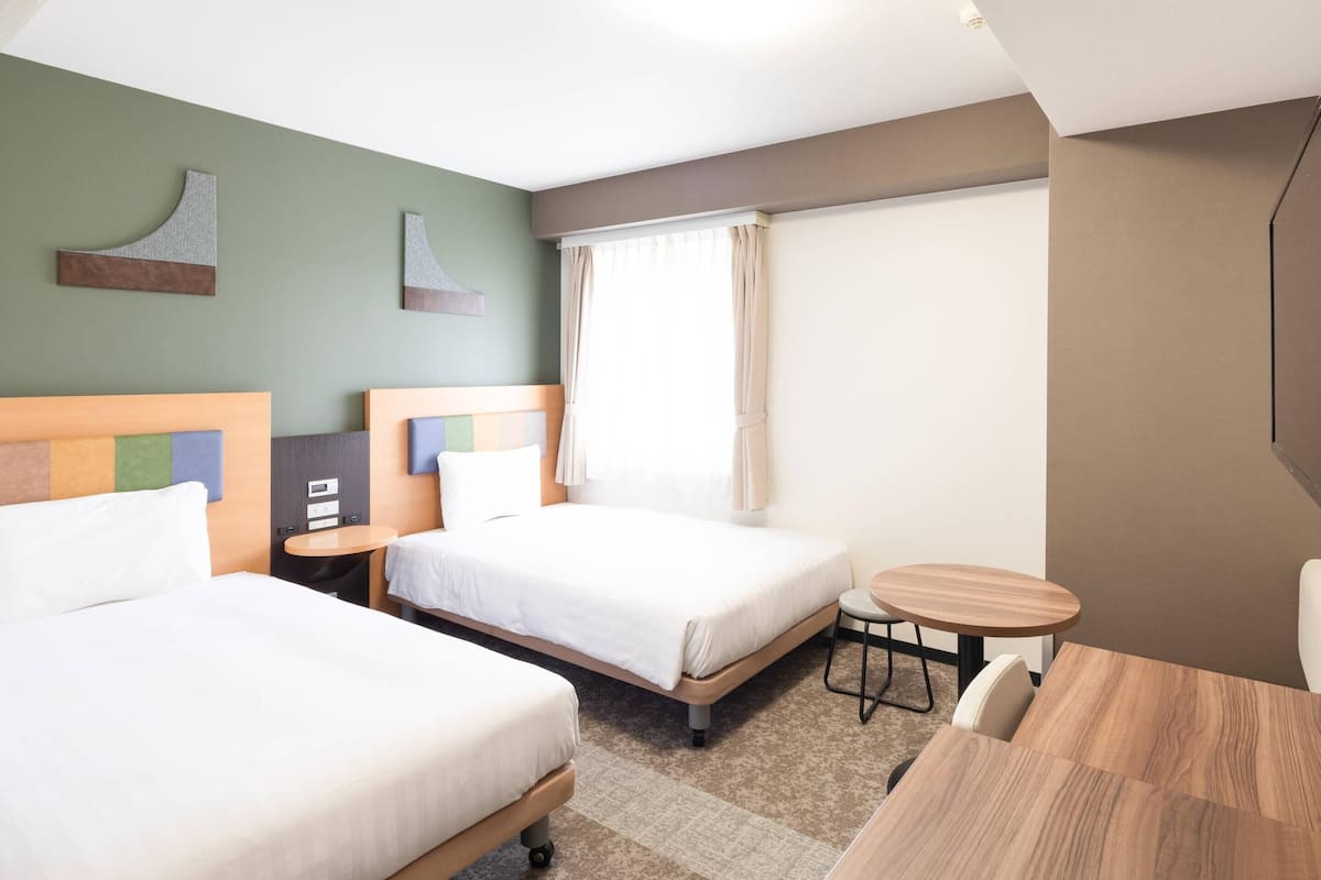 Room, 2 Twin Beds, Non Smoking | Premium bedding, desk, laptop workspace, blackout drapes