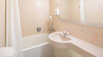 Dusche, kostenlose Toilettenartikel, Haartrockner, Hausschuhe