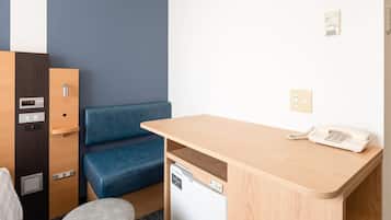 Standard Double Room, 1 Double Bed, Non Smoking | Ropa de cama de alta calidad y escritorio